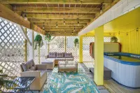 Bright Kitty Hawk Home w/ Hot Tub, Walk to Beach!