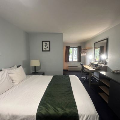 Standard Queen Room Pictured Rocks Inn and Suites Promo Code