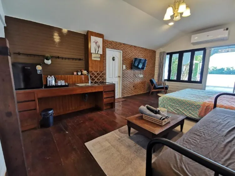 ห้องดีลักซ์ เตียงใหญ่ 1 เตียง