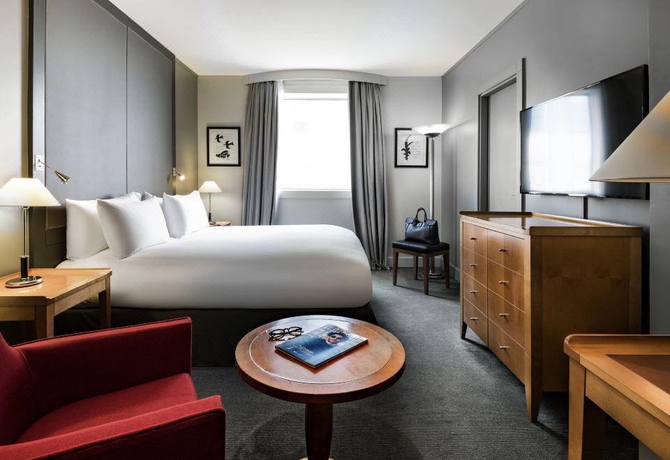 Pullman Paris la DéfenseFamily Room, 2 Connecting Rooms, 1 King Size Bed, 2 Single Size Beds