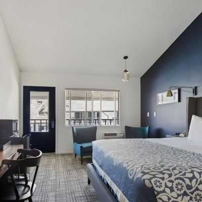 Standard King Room Sideways Inn Promo Code