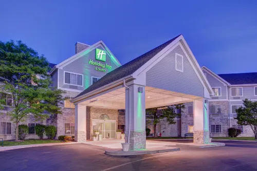 Holiday Inn & Suites MILWAUKEE AIRPORT by IHG