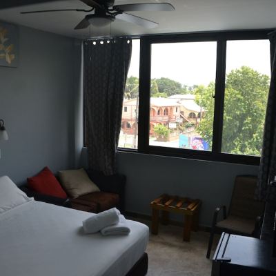 Deluxe Room, 1 King Bed, Private Bathroom, City View