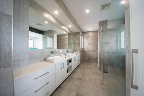 Oleander Holiday Home - Airlie Beach Holiday Home