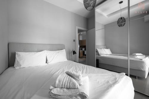 带阳台和海景的两卧室公寓