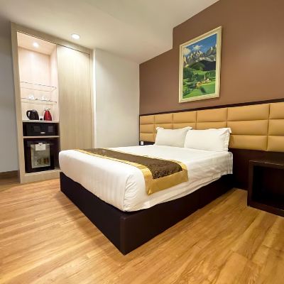 Standard Double Room (No View) Kupon Hallmark Crown Hotel