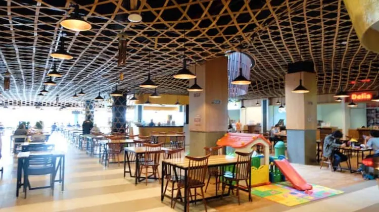 Parahyangan Residences Executive 2Br on 16th Floor by Aya Stays 食事・レストラン