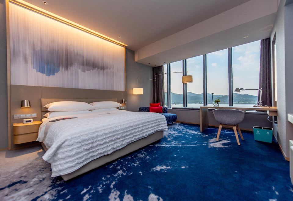 豪华江景大床房