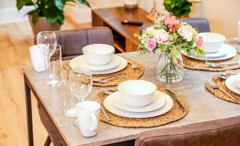 Shrewsbury Apartments by Bevolve - Free Parking - Housity