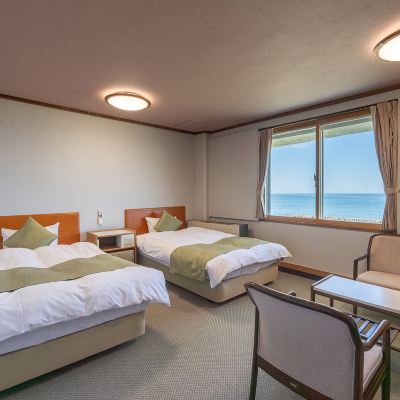 スタンダードオーシャンビューツインルーム 瀬波ビューホテル＜絶景の日本海を愛でる＞獲れたて海鮮を大満喫 クーポン