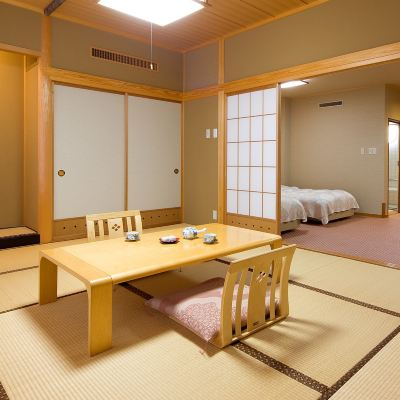 A Special Room With A Panoramic View Of Toyama Bay And The Toyama Plain [Annex: Housuikaku] [Japanese-Western Room] [Non-Smoking] [Mountain View] [Nightlife View] [Ocean View] 呉羽ハイツ クーポン