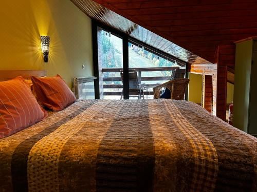 Lucas Duplex Apartment with Mountain View