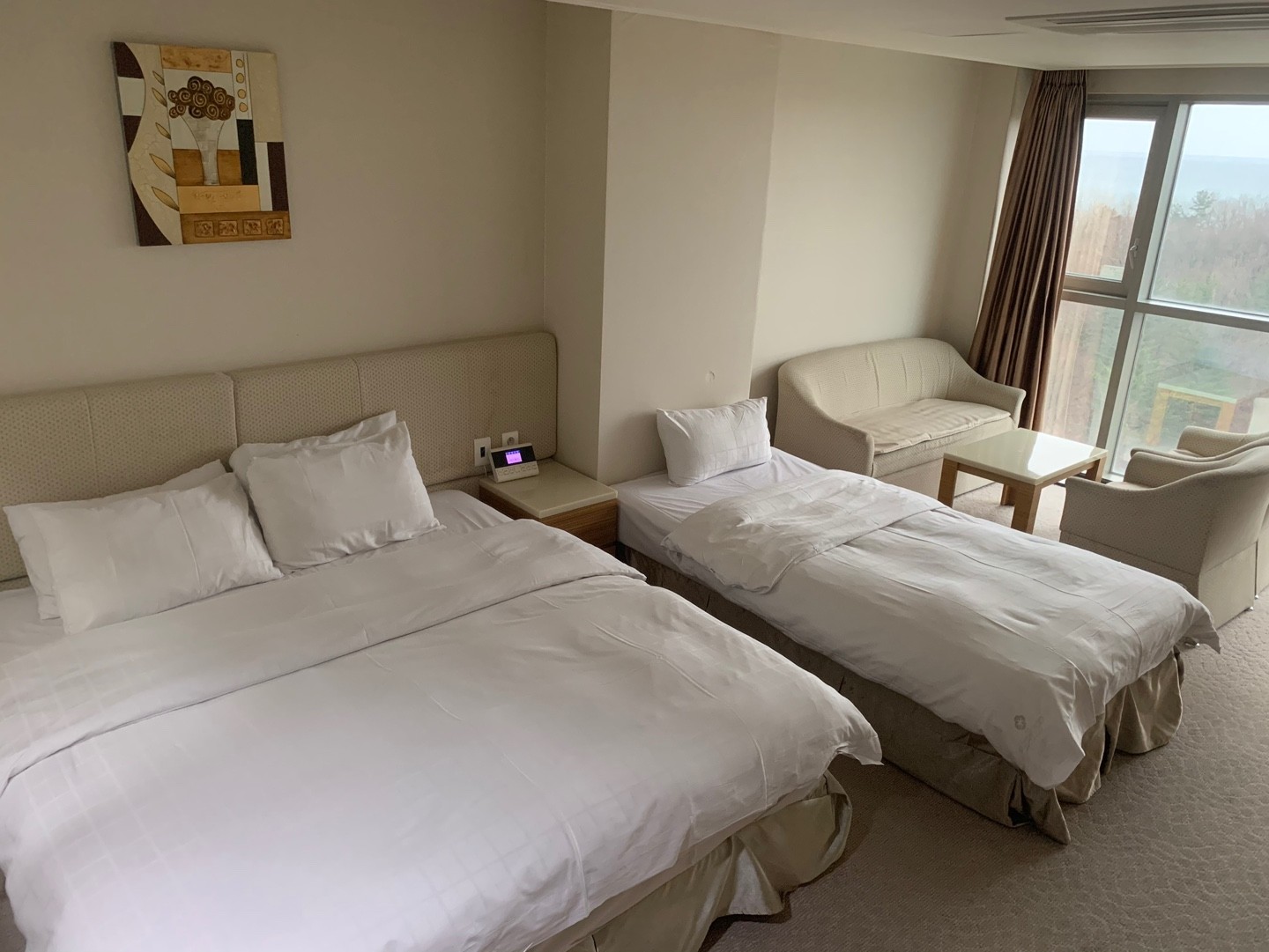 豪华半海景家庭双床房