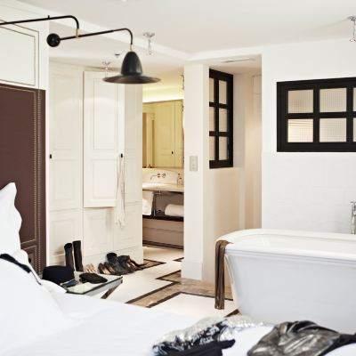 Luxury Suite (Island) Hotel Cort Promo Code