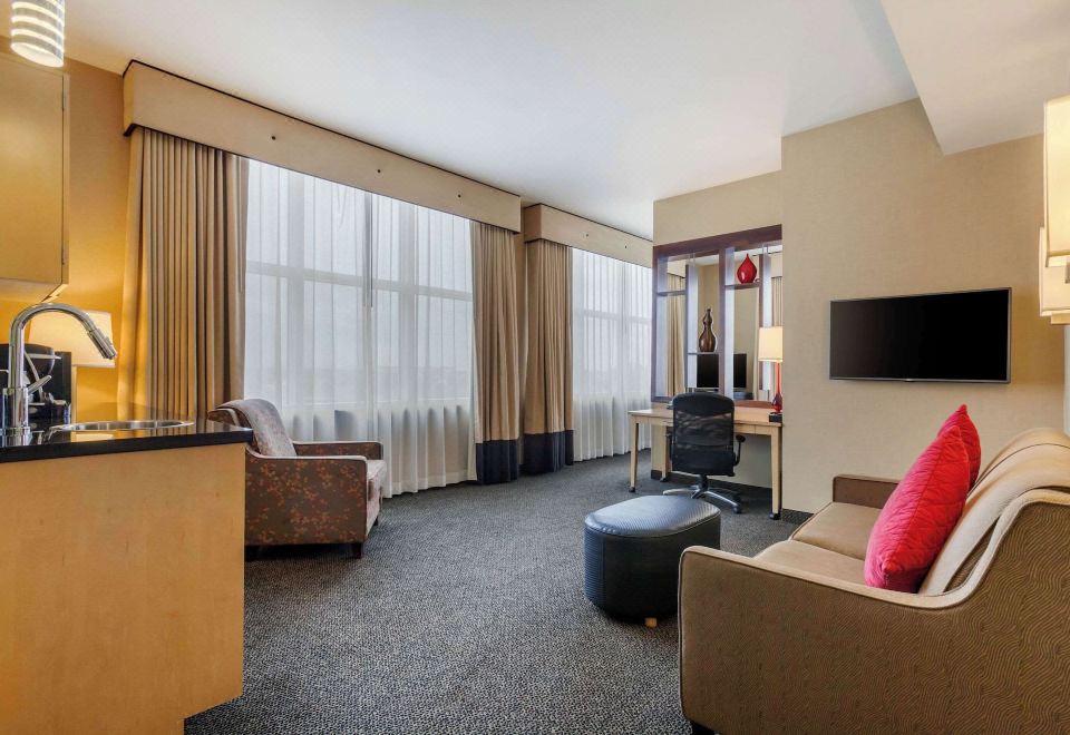 套房， 1 张特大床和 1 张梳化床， 无烟房， 山景