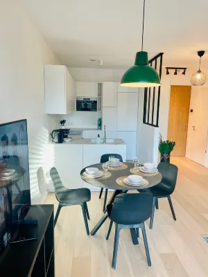 Large 1 Bedroom -Center Terrace Parking Hotéis em 
