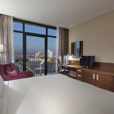 特大床房 伊茲密爾貝拉克里希爾頓花園酒店優惠