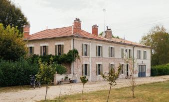 Villa 2 Pas Sages Maison de caractère au bord de la Dronne, Périgord Vert - Housity