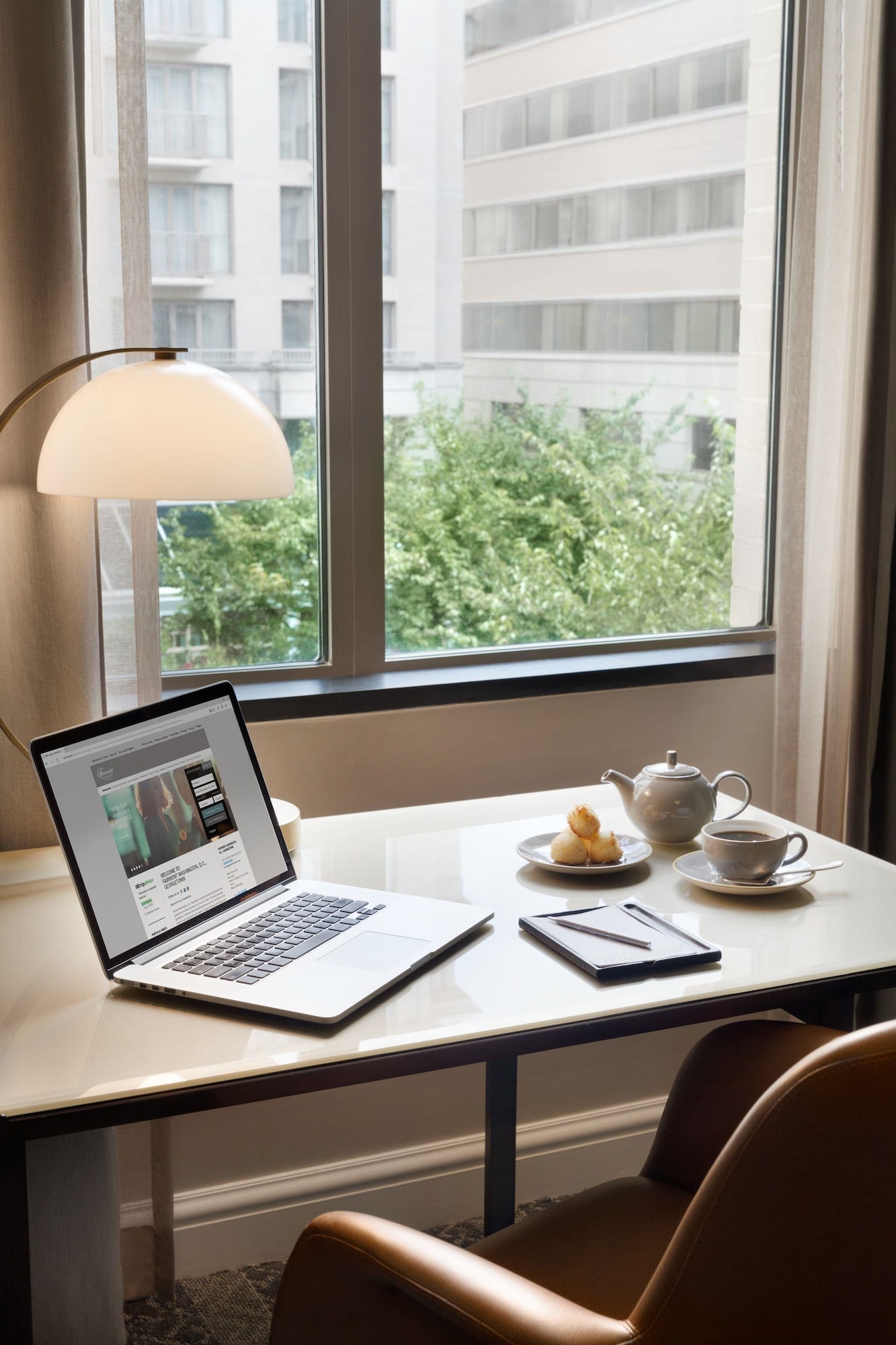 FAIRMONT 2 QUEEN - 400sf 37sm