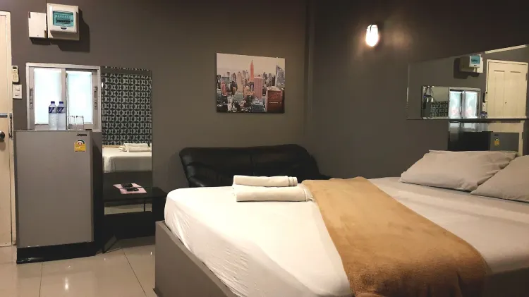 ห้องดีลักซ์เตียงใหญ่ เตียงคิงไซส์ 1 เตียง