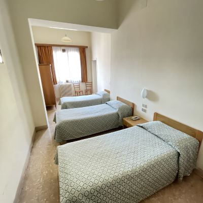 基礎三人房， 獨立浴室 卡薩卡博爾魯特旅館優惠