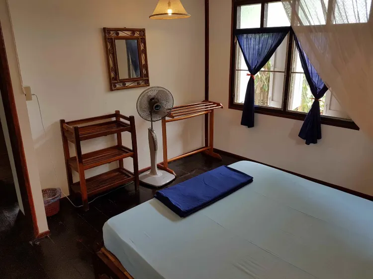 ห้องพักพื้นฐานเตียงใหญ่หรือเตียงแฝด