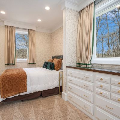 Signature Room, 1 Queen Bed, Shower Grab Bars, Ground Floor The River House at The Morris Estate Promo Code