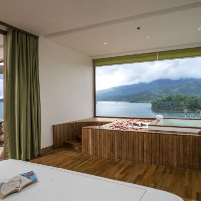 Luxury Jacuzzi  Villa Mountain Shadows Resorts Promo Code