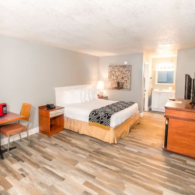 Deluxe King Room Sunshine Inn Promo Code