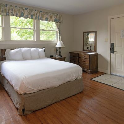 Room, 1 Queen Bed (Woodland) Cumberland Falls State Resort Park Promo Code