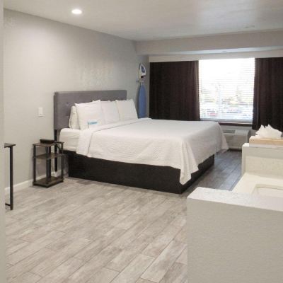 King Room-Accessible-Non-Smoking Capri Suites Anaheim Promo Code
