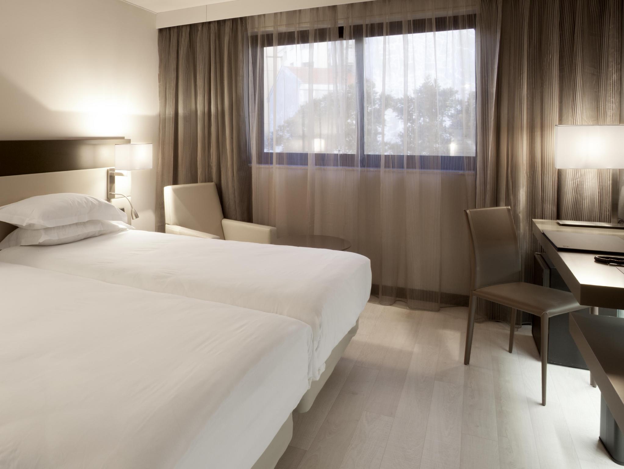 城景经典特大床房