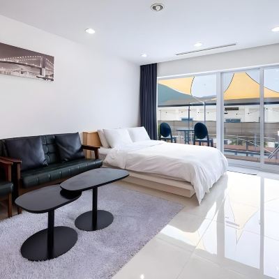 202 Family (Private Garden-Camping / Private Swimming Pool-No Heated Water) 거제도 스타마린풀빌라 쿠폰