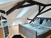 Loft with Pond View in the Franconian Lake District Pet-Friendly Hoteles en Pleinfeld