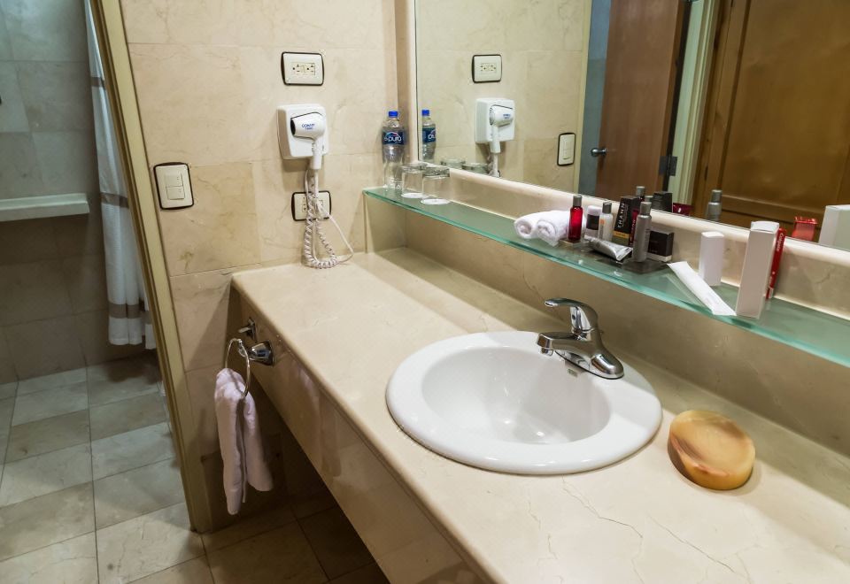 高尔夫景豪华两张双人床房（带阳台）