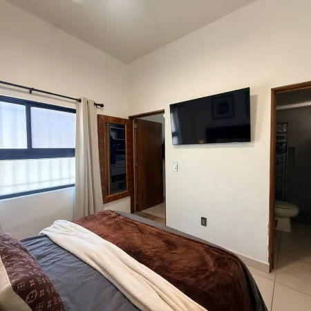 Ajijic 1 Bedroom Guesthouse -Walk To Everything -Patio -Bikes - Pickleball Court