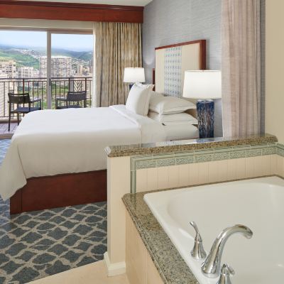 Hearing Accessible One Bedroom King Suite with City View and Bathtub