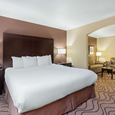 King Suite - Non-Smoking La Quinta by Wyndham Meridian / Boise West Promo Code