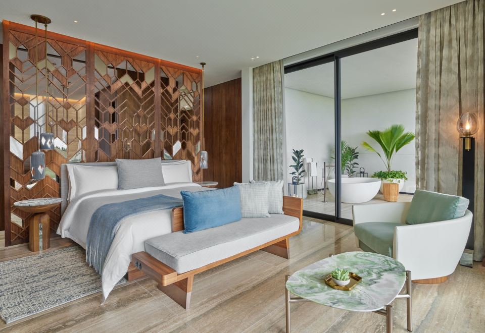 裏維埃拉豪華客房， 客房， 1 張特大床， 海景， 室外浴缸客房， 轉角房， 露台