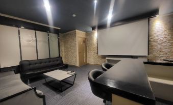 GoldenRoot Hotel in Gimhae - Housity
