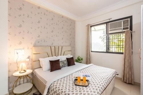 Homlee-Vintage 2BHK-Fort View-Bharat Mandapam-Ndls Two-Bedroom Apartment