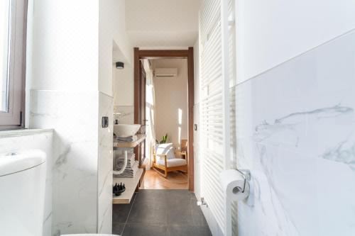 Grand Central 1845 - Meliora Apartments Apartment With Balcony