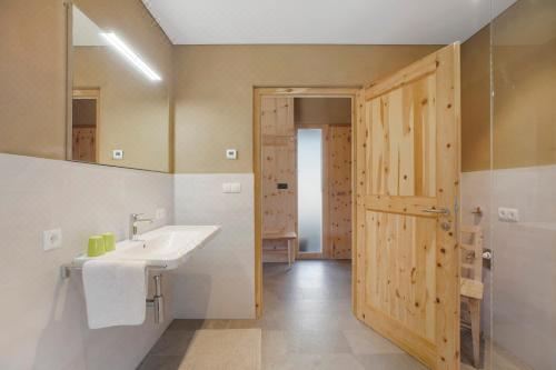 高级一卧室带阳台公寓