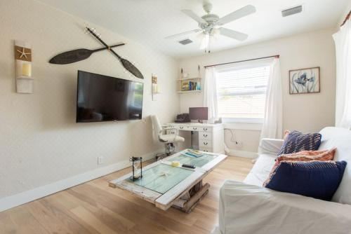 Light and Breezy in SoSo One-Bedroom Apartment