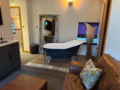 Harrys Lounge Penthouse Mini-Suite 2