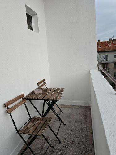 带阳台的双床房