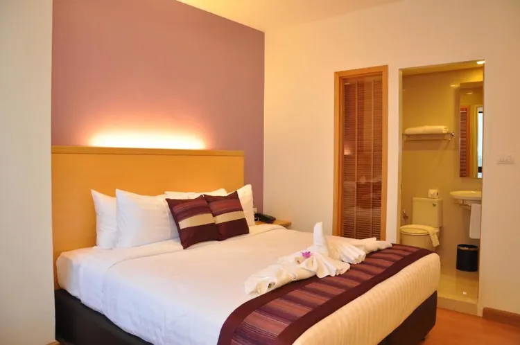 ห้องดีลักซ์ เตียงใหญ่ 1 เตียง