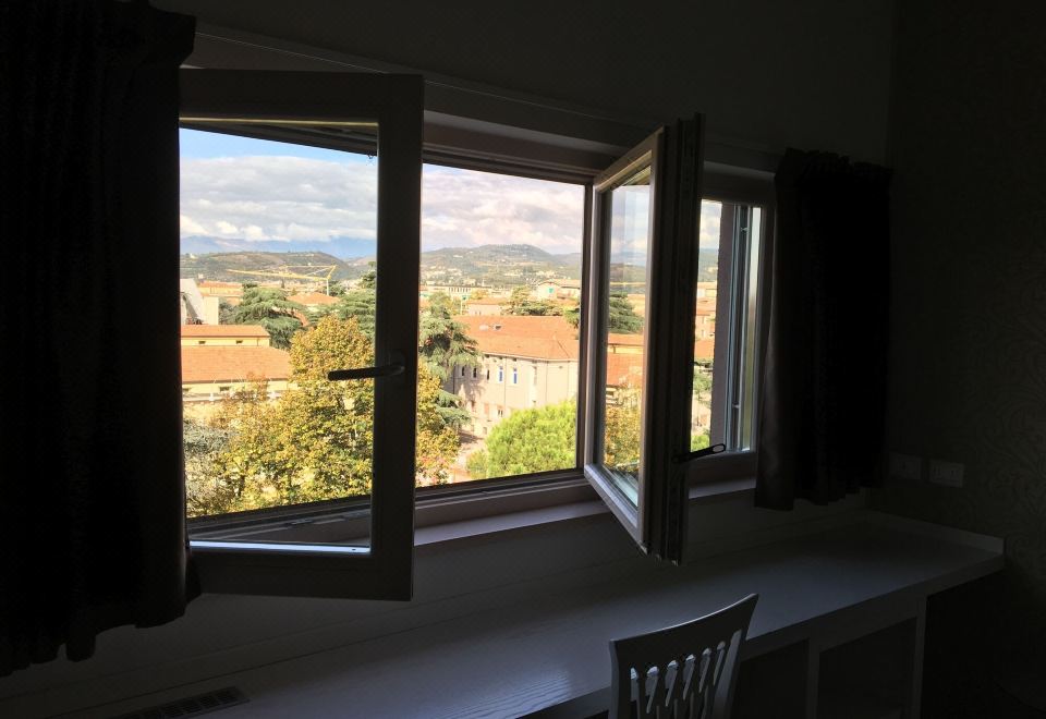 经济双人或双床房，2卧室，冰箱，城市景观