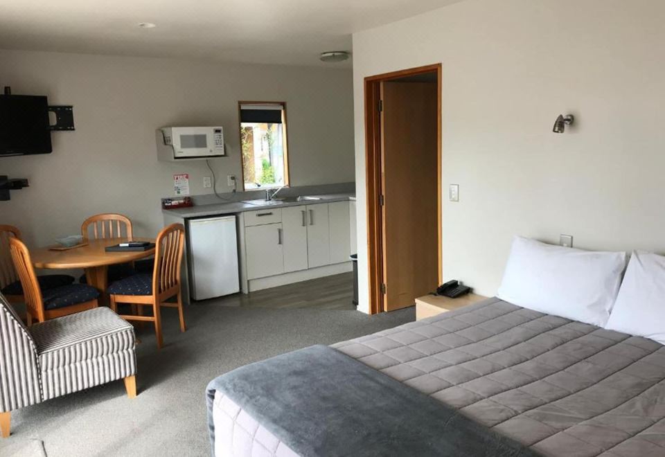 Jade Court Motel One-Bedroom Apartment