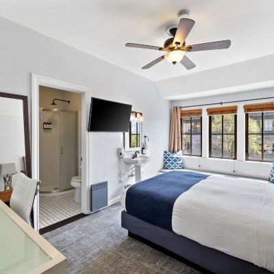 Premium Queen Room with Private Bathroom College Inn Hotel Promo Code